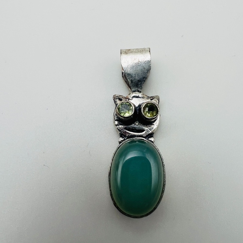 Artisan Cat Owl Pendant Chalcedony‎ Peridot Eyes Silver Tone Necklace